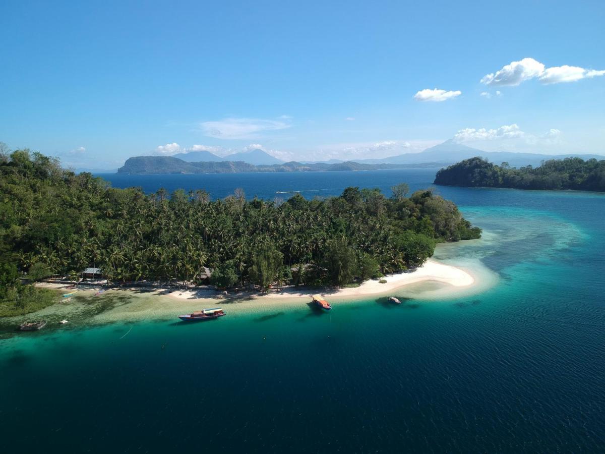 Blue Bay Divers Likupang Exterior foto