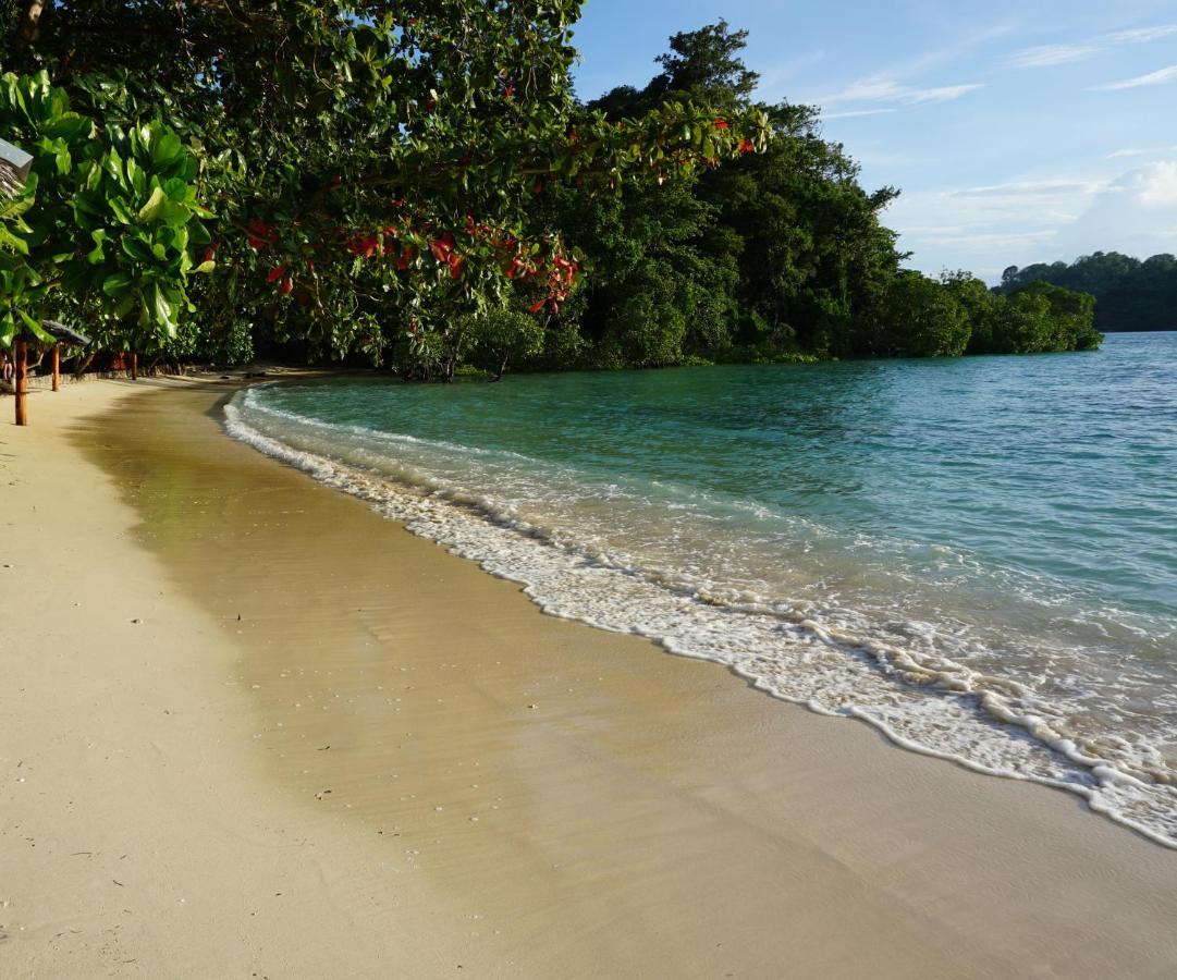 Blue Bay Divers Likupang Exterior foto