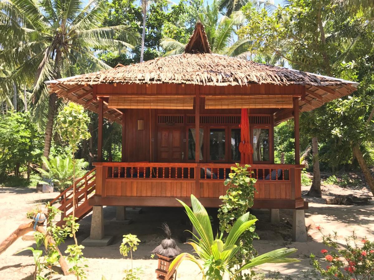 Blue Bay Divers Likupang Exterior foto