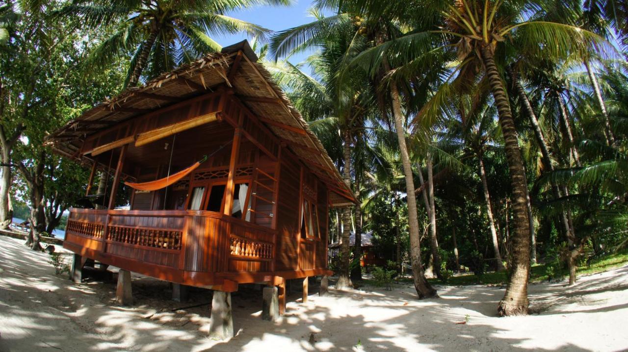 Blue Bay Divers Likupang Exterior foto