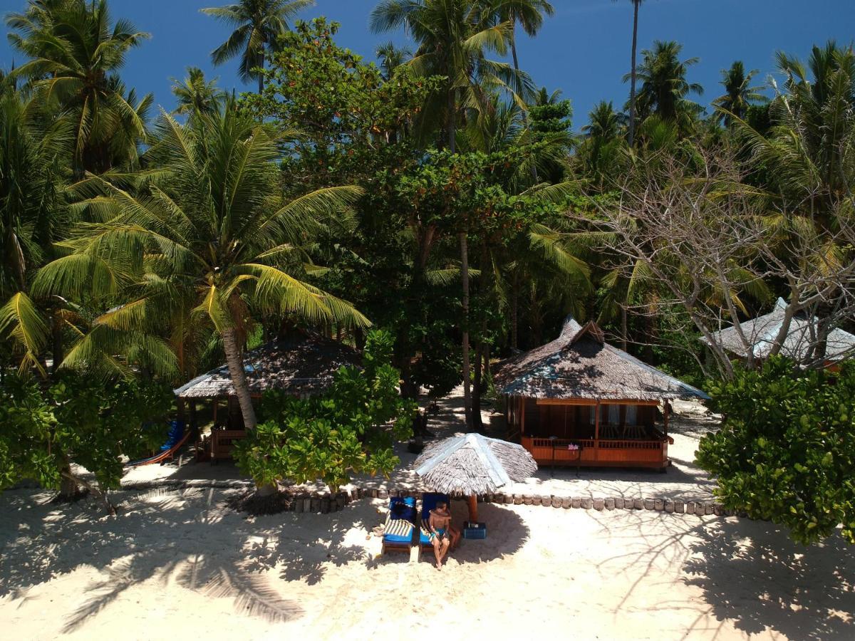Blue Bay Divers Likupang Exterior foto