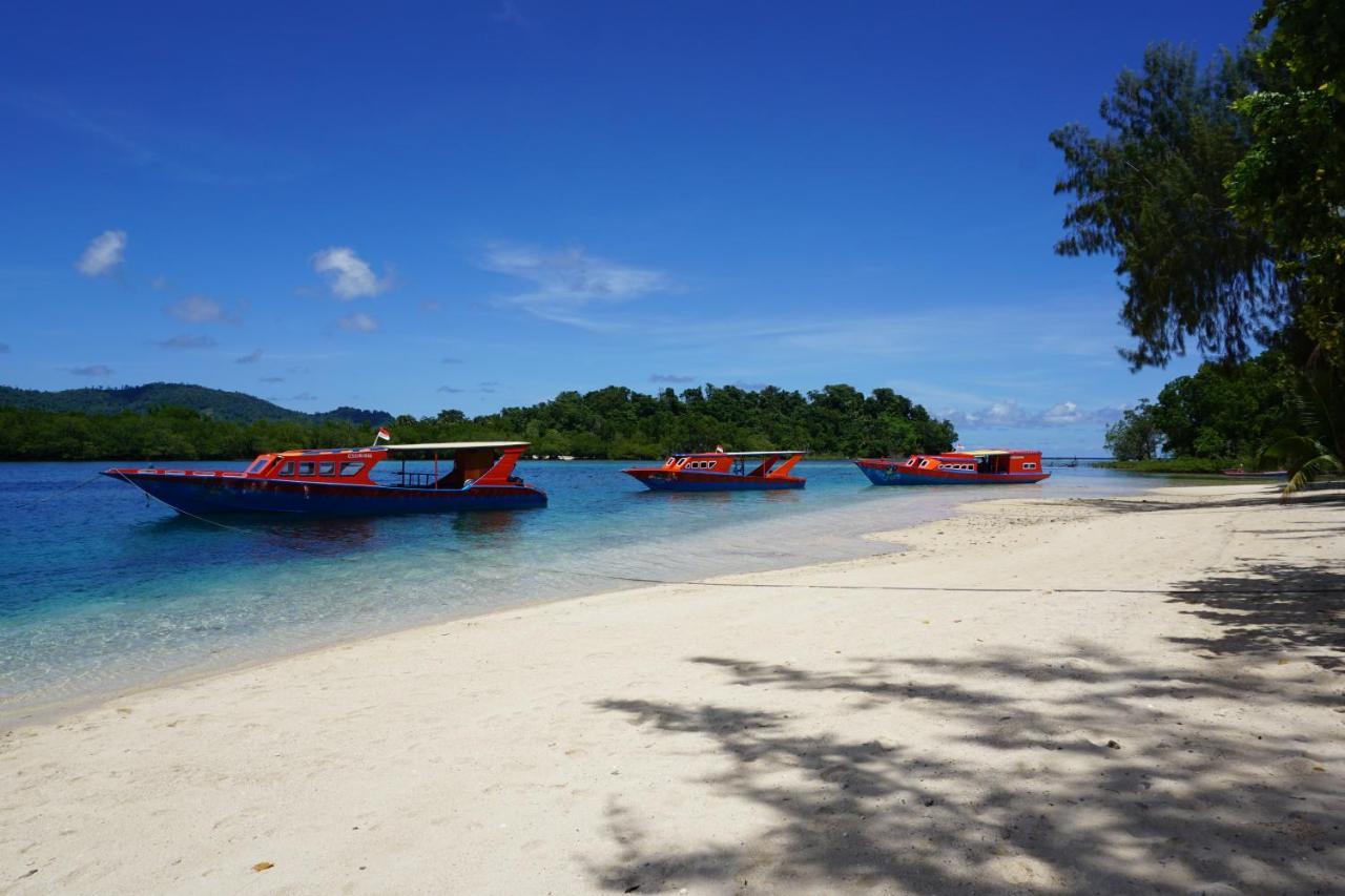 Blue Bay Divers Likupang Exterior foto